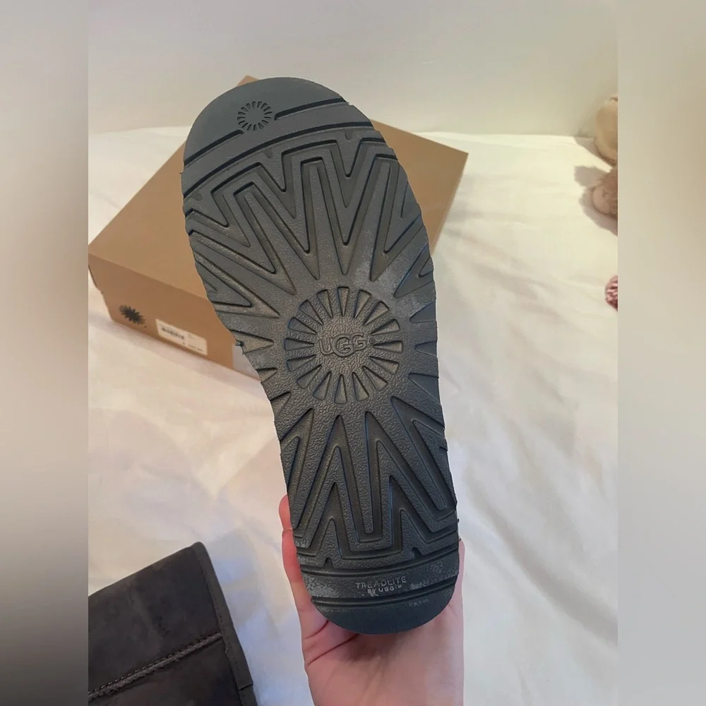 Ugg Classic Short II in gray - Picture 16 of 16